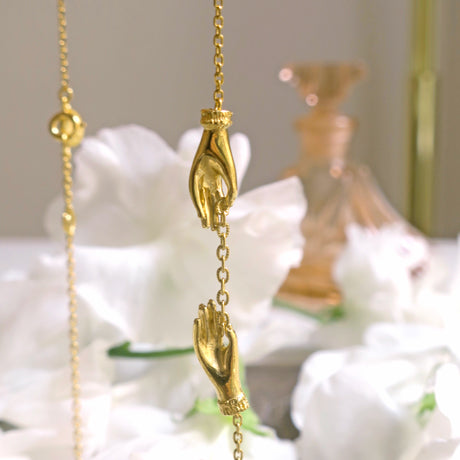 "Les mains" necklace/ gold
