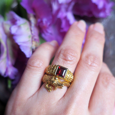 garnet ring/ gold
