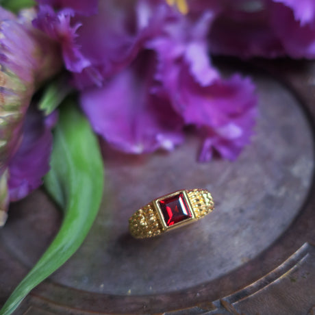 garnet ring/ gold